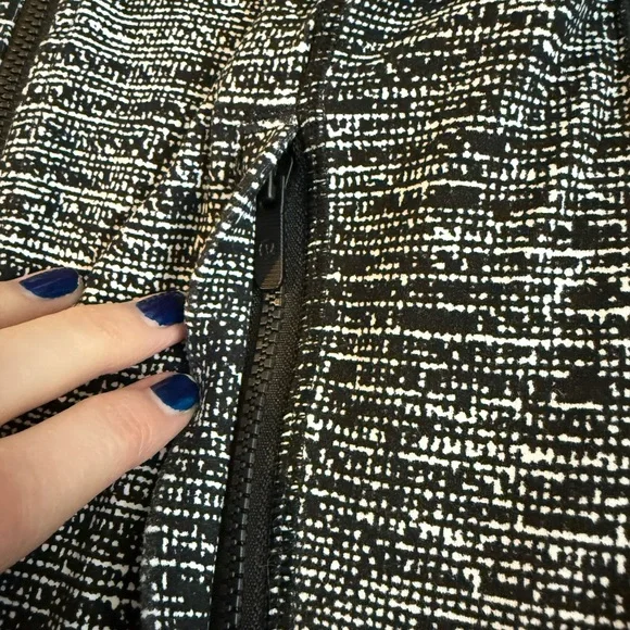 Lululemon Hooded Define Jacket Nulu in Twillines Black and White - Picture 7 of 15